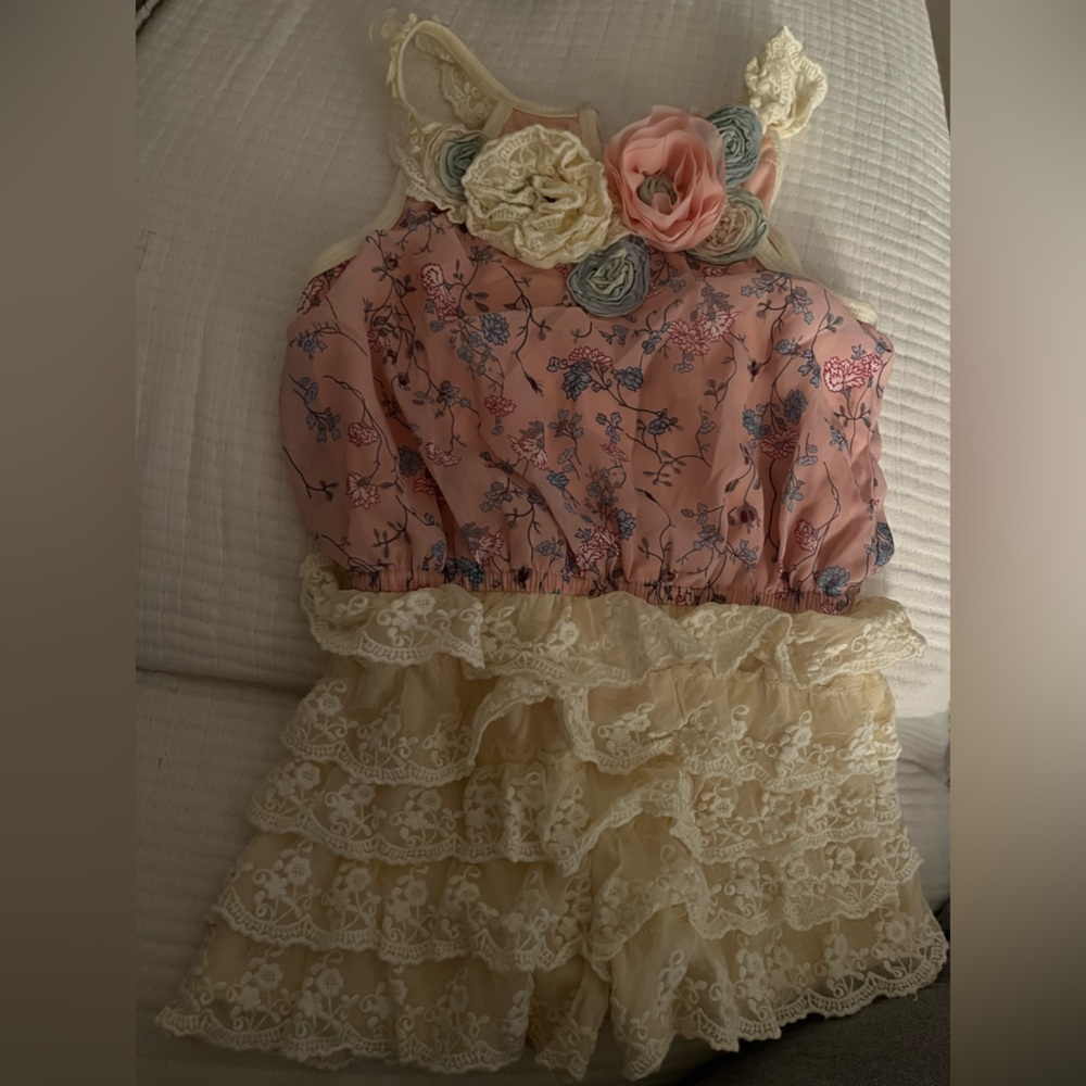 Baby Sara size 5 girls ruffle lace romper